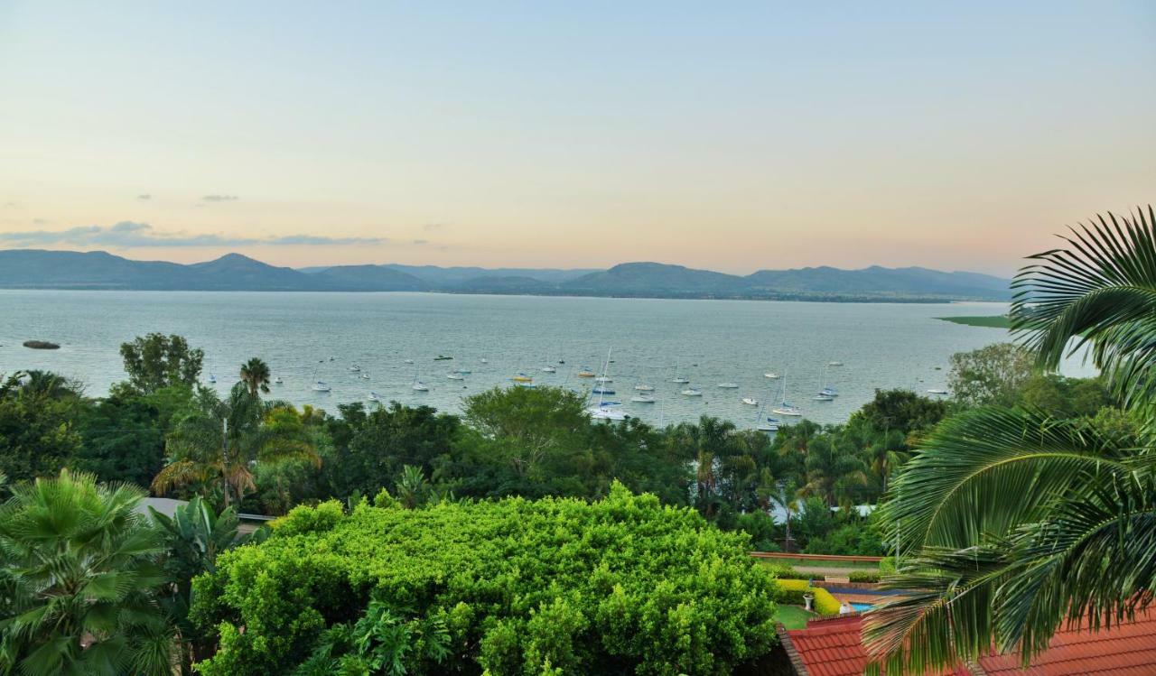 Stirling Manor Boutique Guest House Hartbeespoort Esterno foto