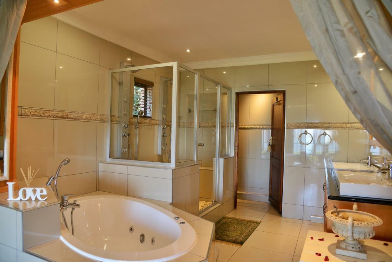 Stirling Manor Boutique Guest House Hartbeespoort Esterno foto